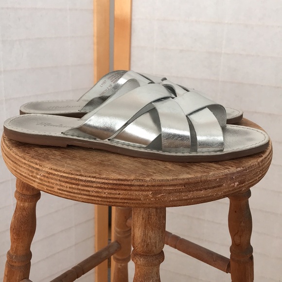 Madewell Shoes - Madewell Sz 9 flat sandals silver leather slides crossed straps glittery fun
